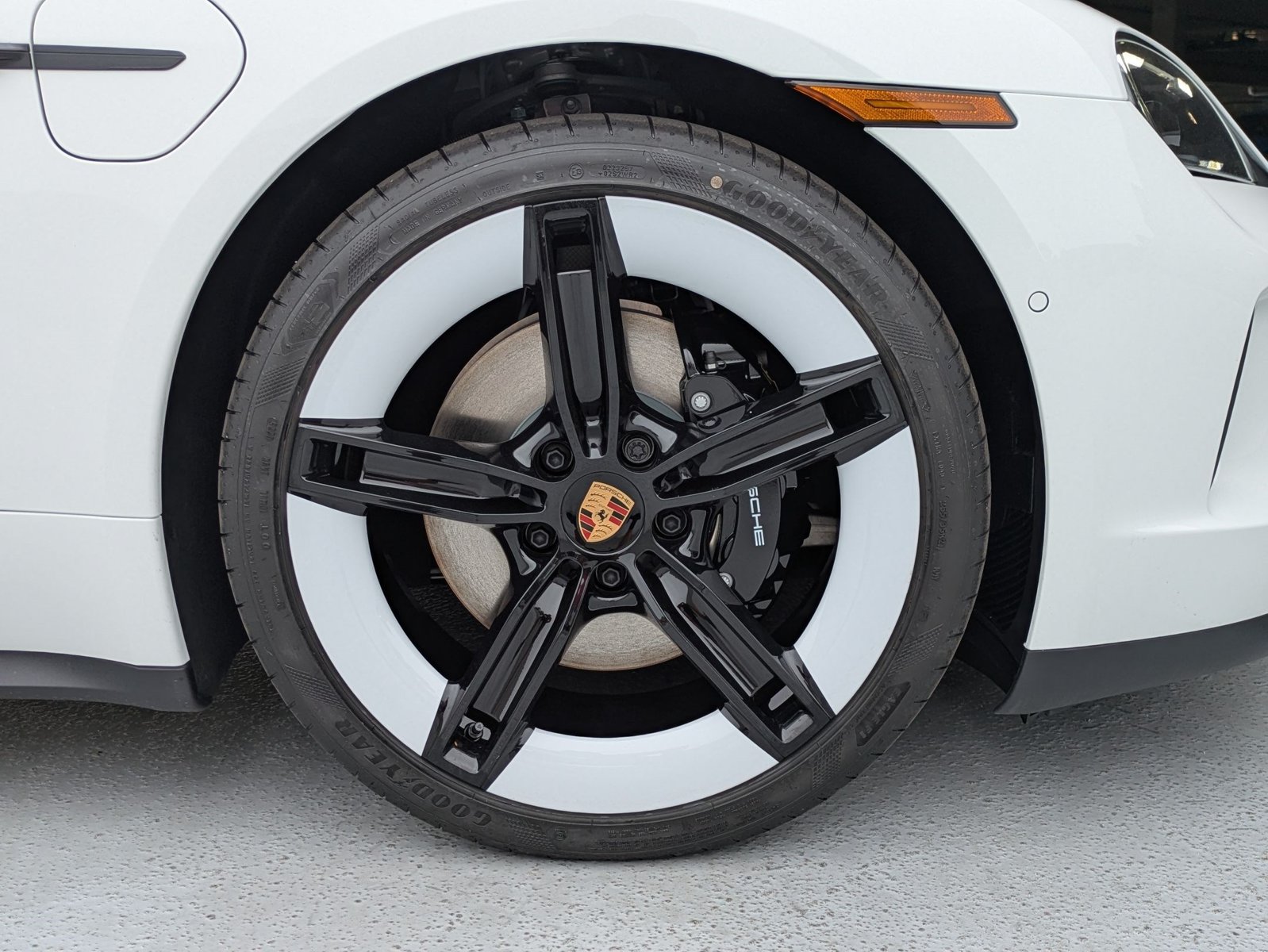 2025 Porsche Taycan Base - Photo 26