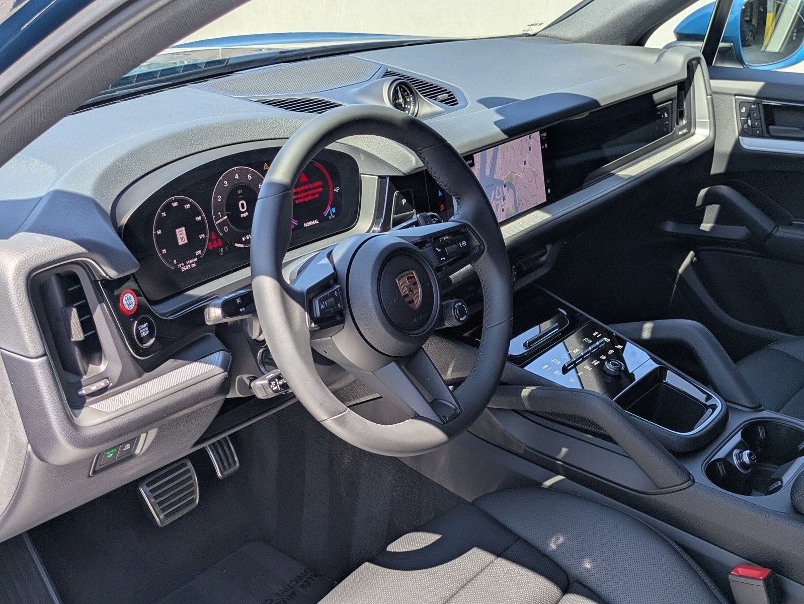 2025 Porsche Cayenne S photo 4