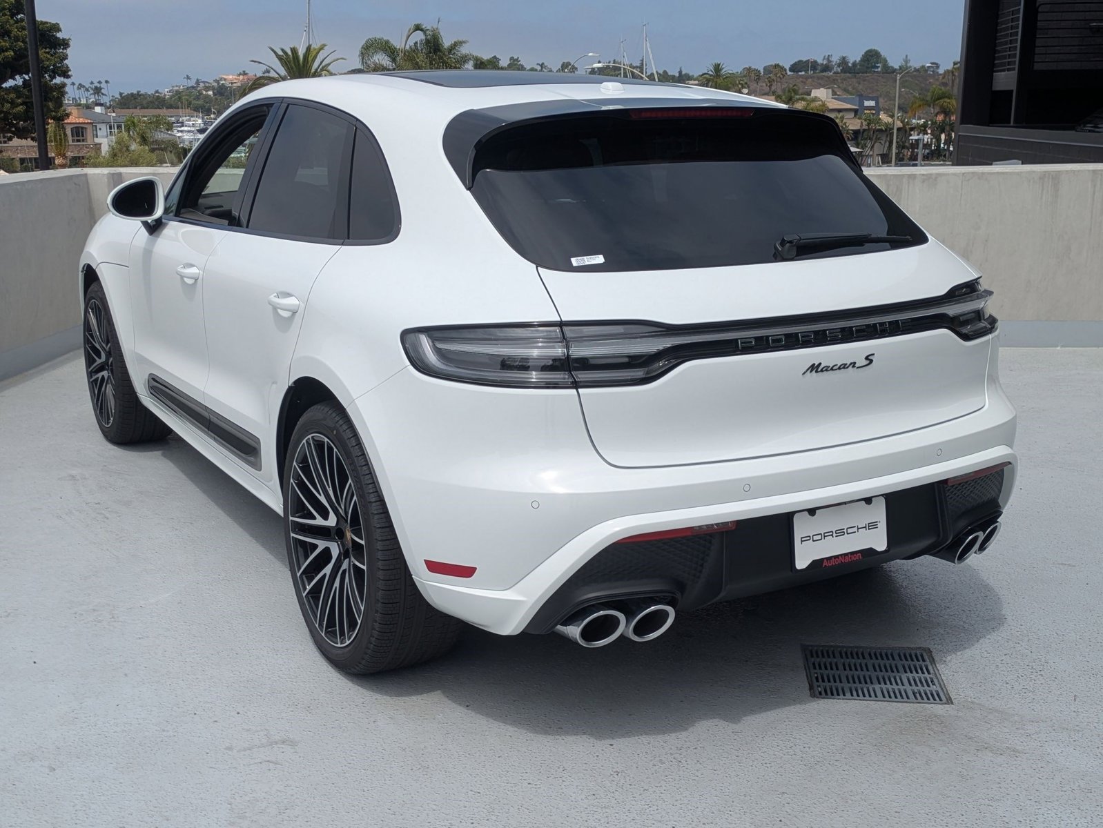 2025 Porsche Macan S photo 3