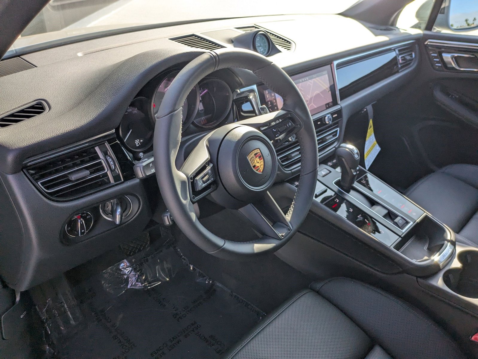 2025 Porsche Macan S photo 4