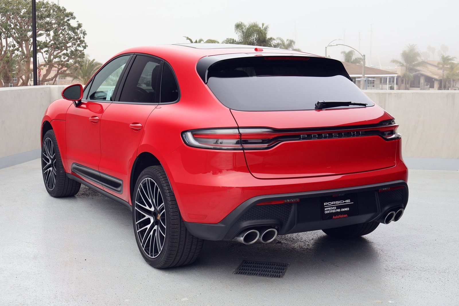 2025 Porsche Macan photo 3