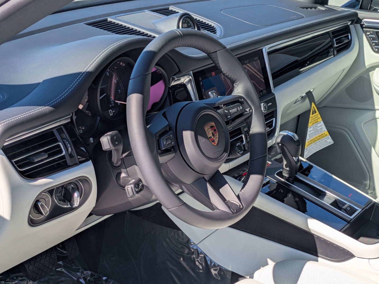 2026 Porsche Macan T photo 3