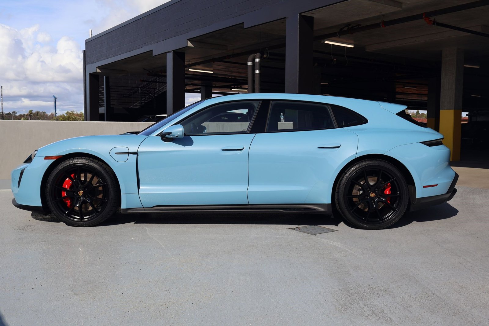 2023 Porsche Taycan GTS Sport Turismo photo 2