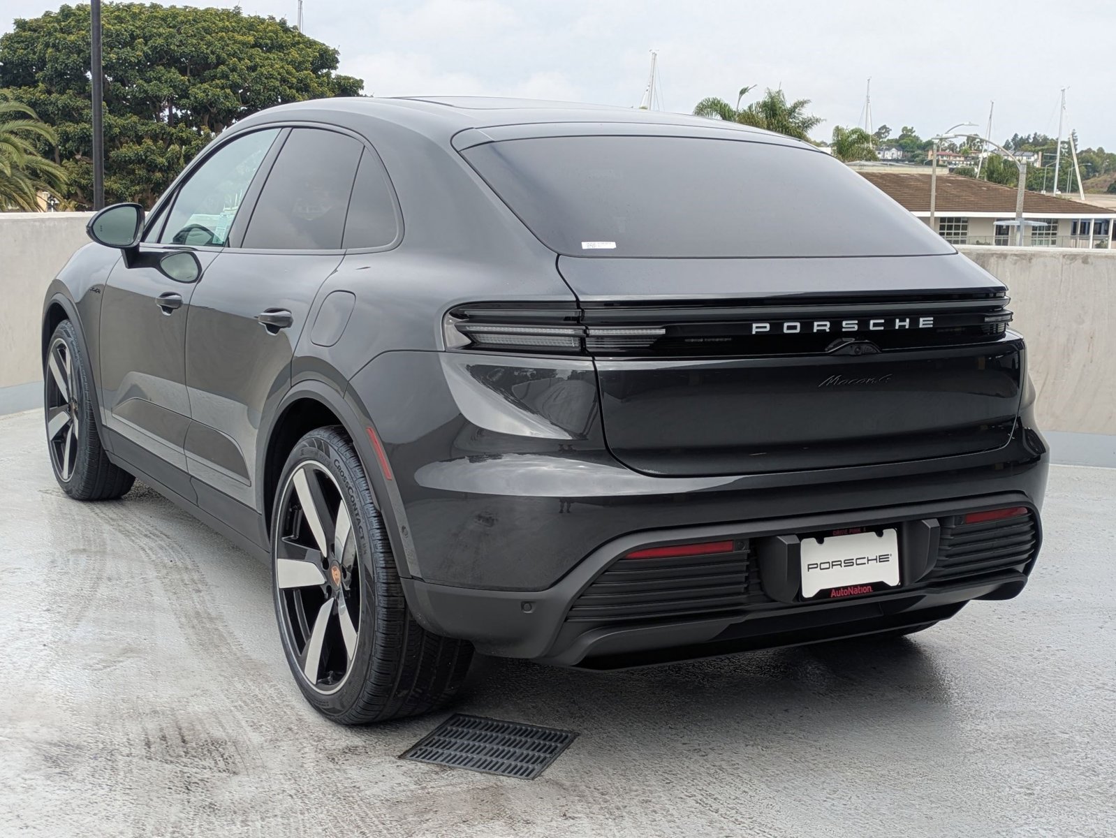 2025 Porsche Macan Electric 4 photo 3