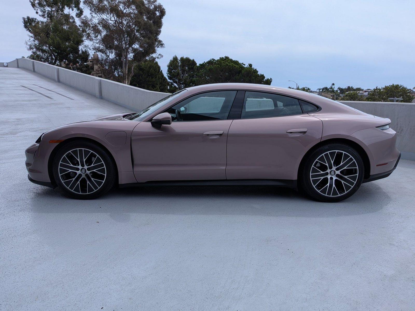 2023 Porsche Taycan photo 2