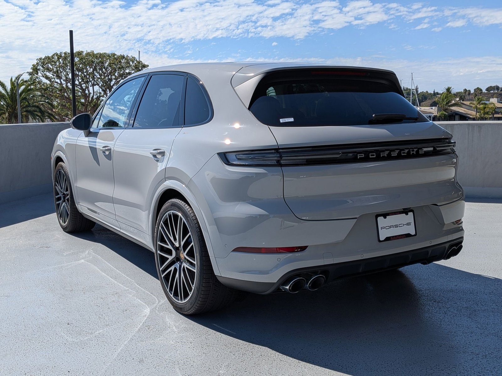 2025 Porsche Cayenne photo 3