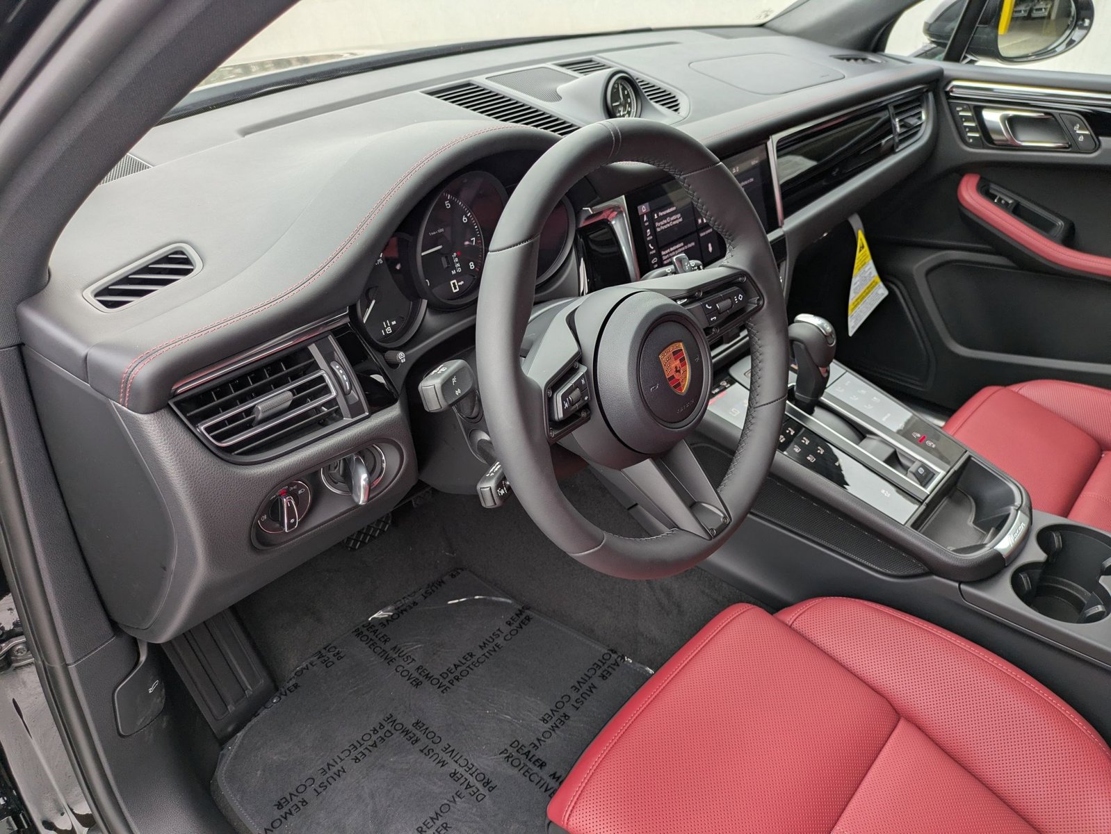 2026 Porsche Macan T photo 4