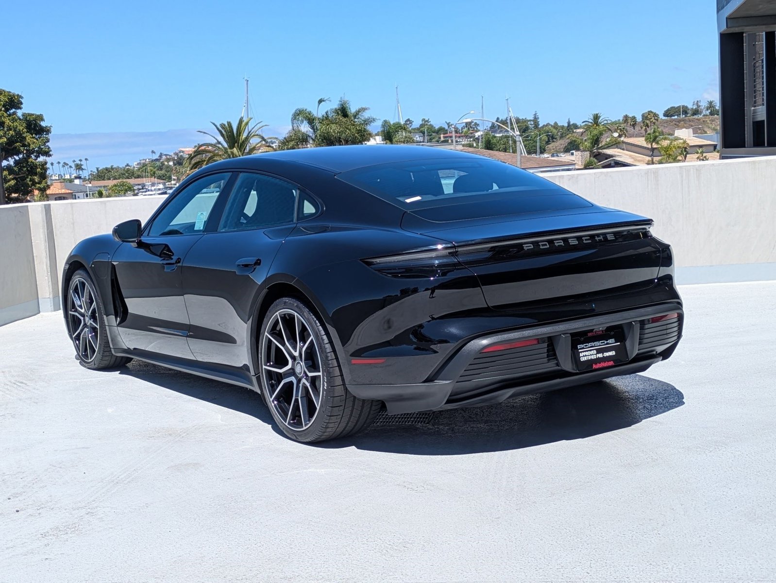 2024 Porsche Taycan photo 3