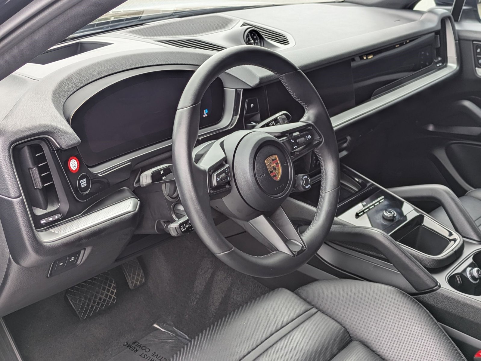 2024 Porsche Cayenne Coupe photo 3