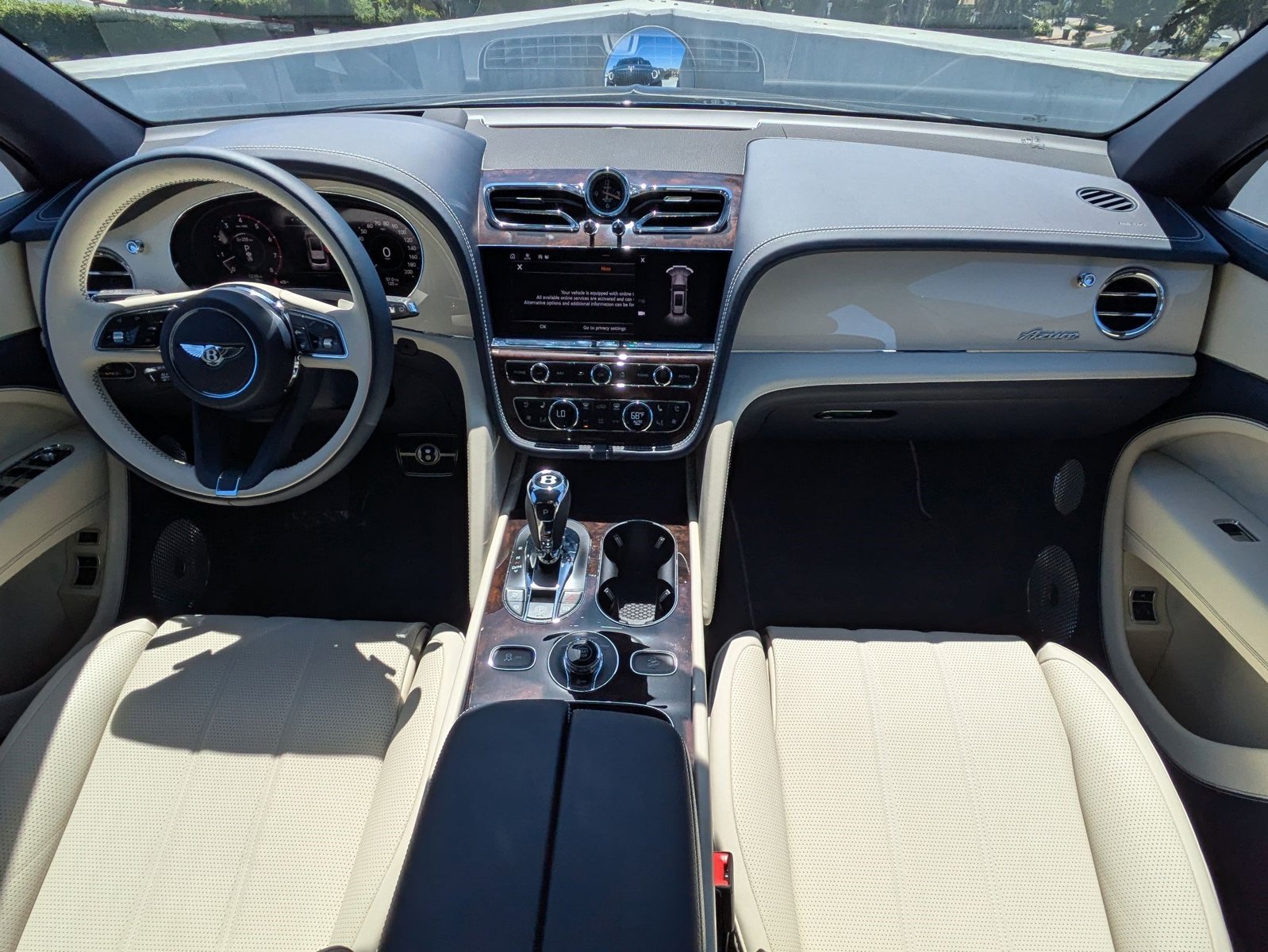 2024 Bentley Bentayga EWB photo 4