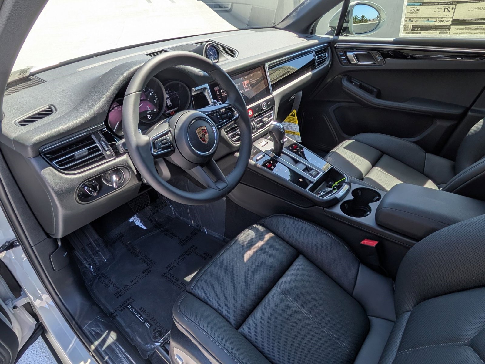 2026 Porsche Macan T photo 4