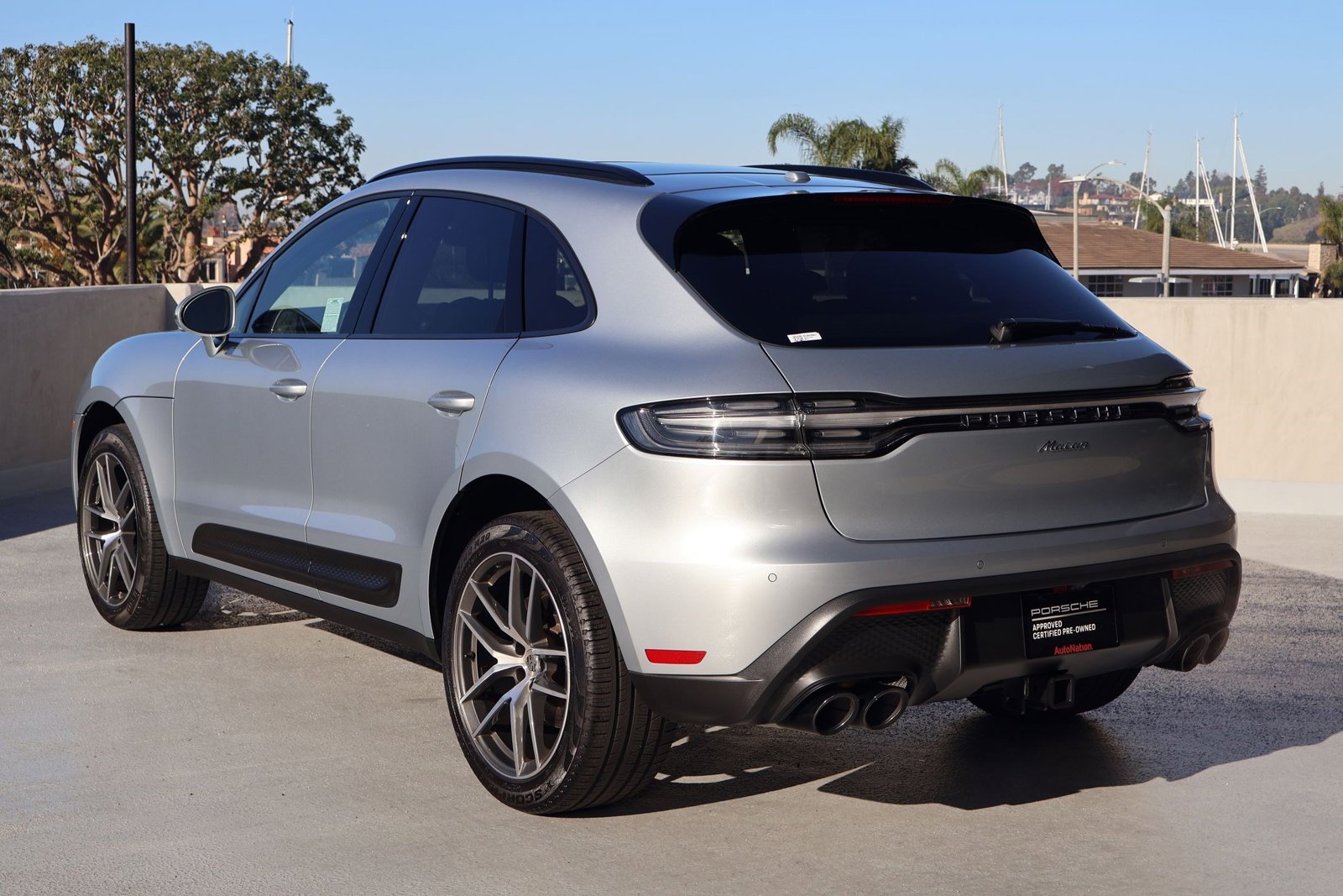 2024 Porsche Macan T photo 2