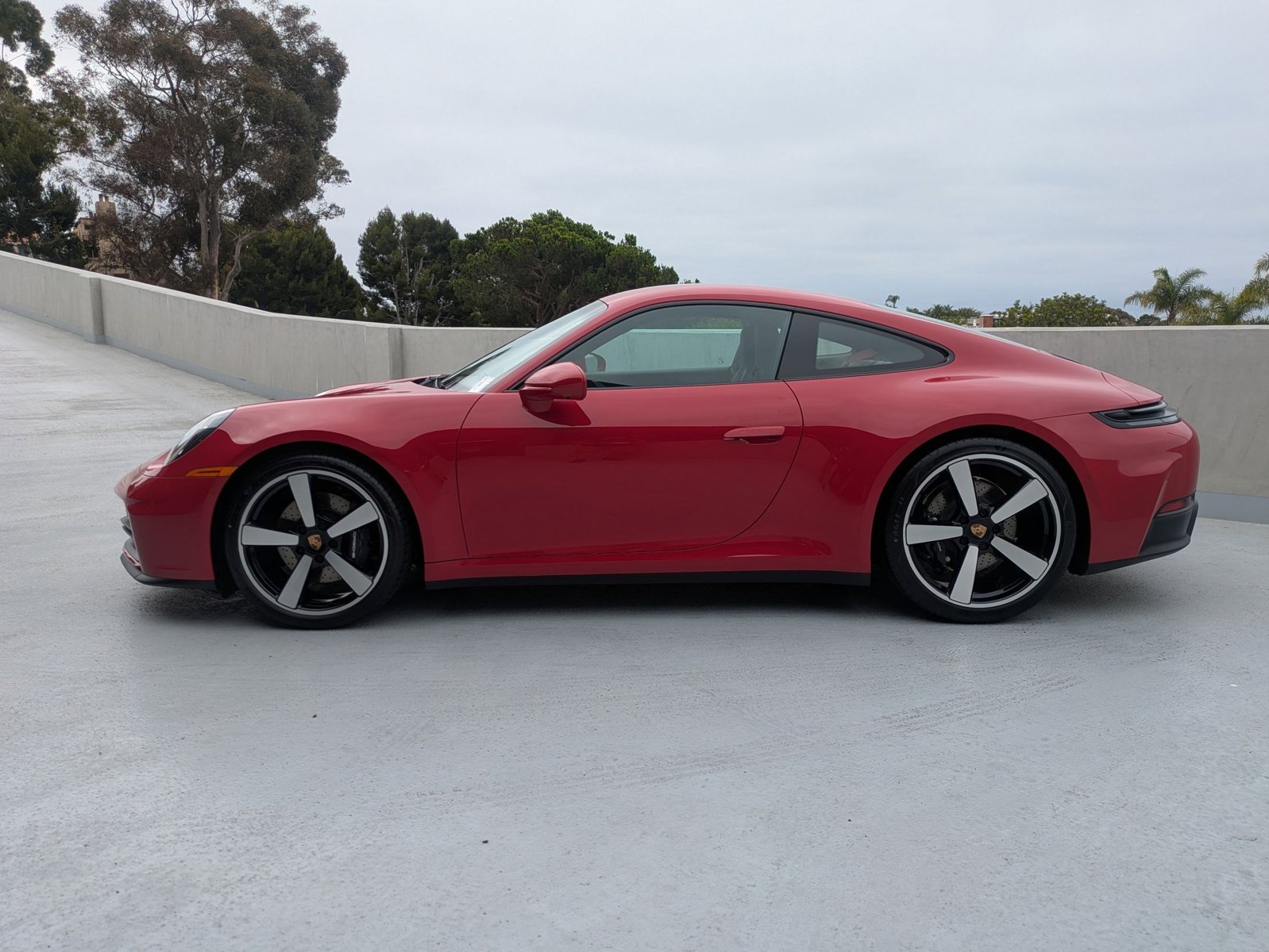 2025 Porsche 911 photo 2