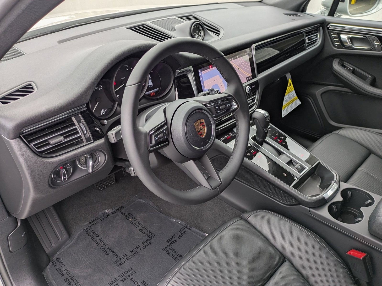 2026 Porsche Macan T photo 4