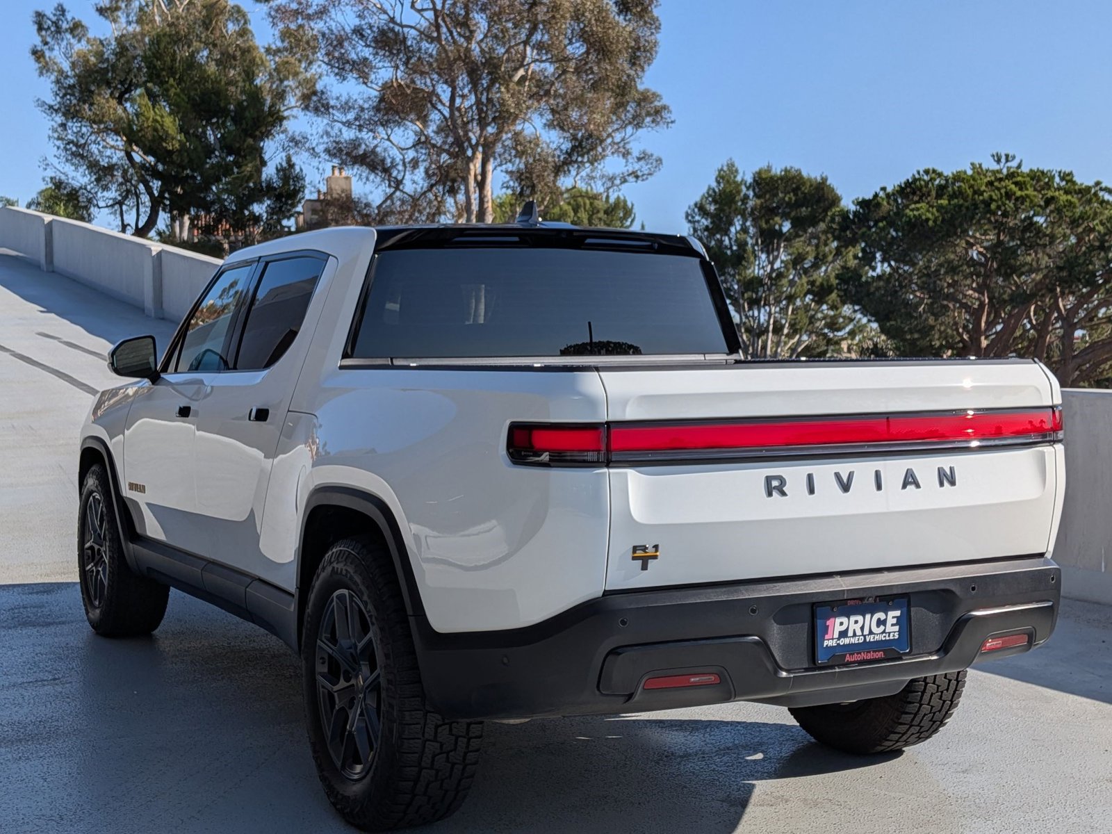 2022 Rivian R1T Launch Edition photo 3