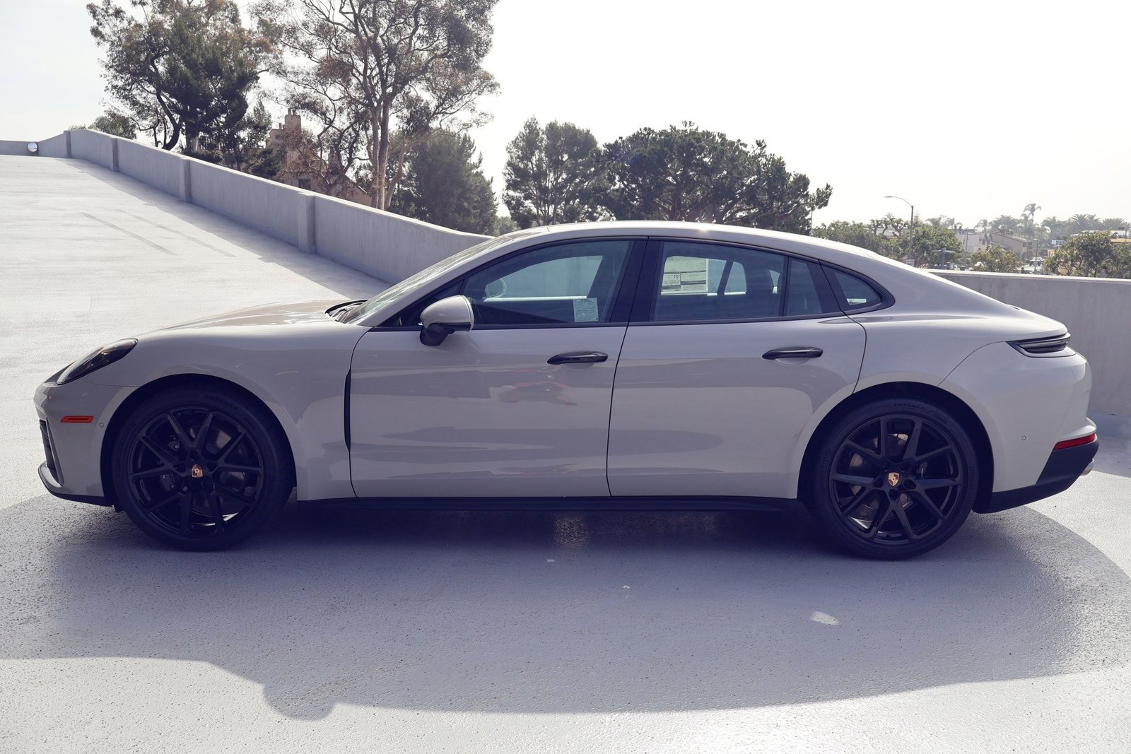 2026 Porsche Panamera 4 photo 2
