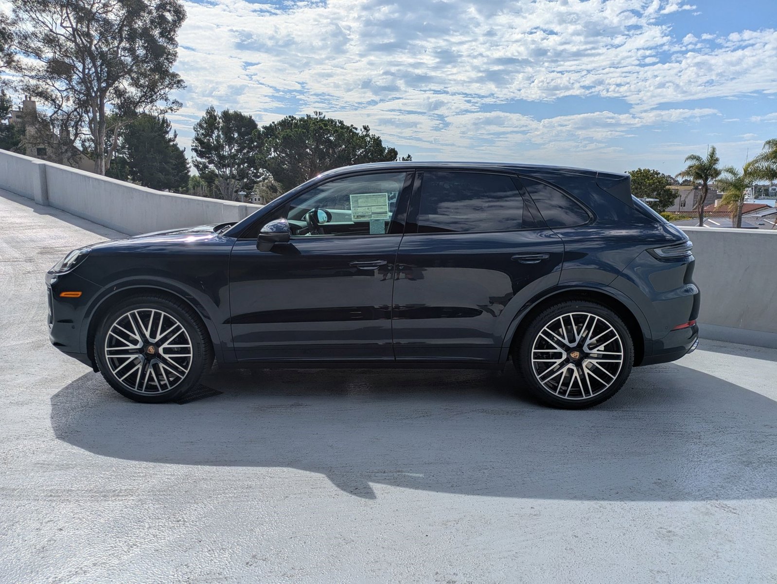 2026 Porsche Cayenne photo 2