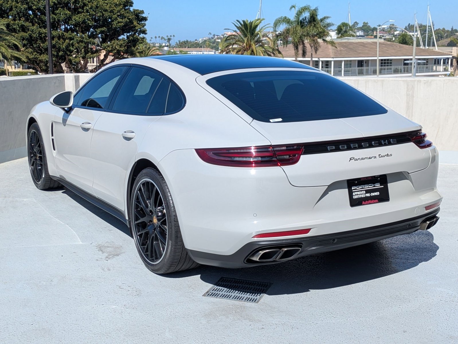 2018 Porsche Panamera Turbo photo 2