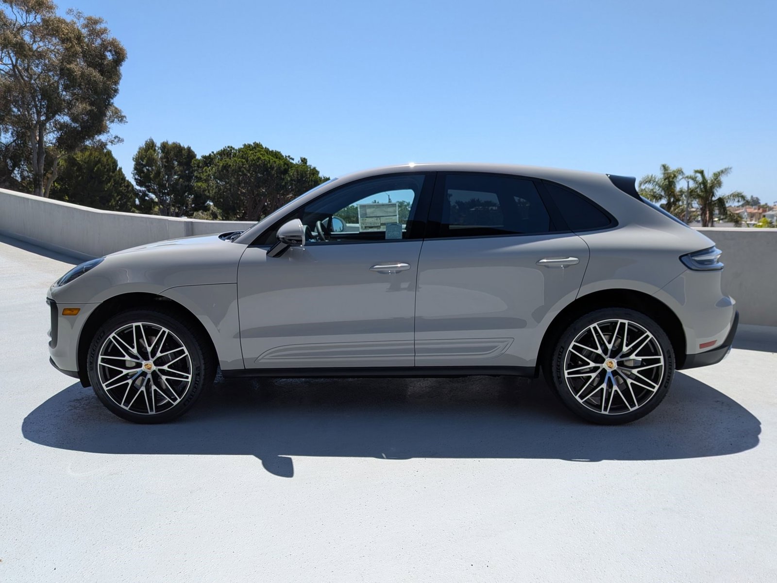 2026 Porsche Macan T photo 2