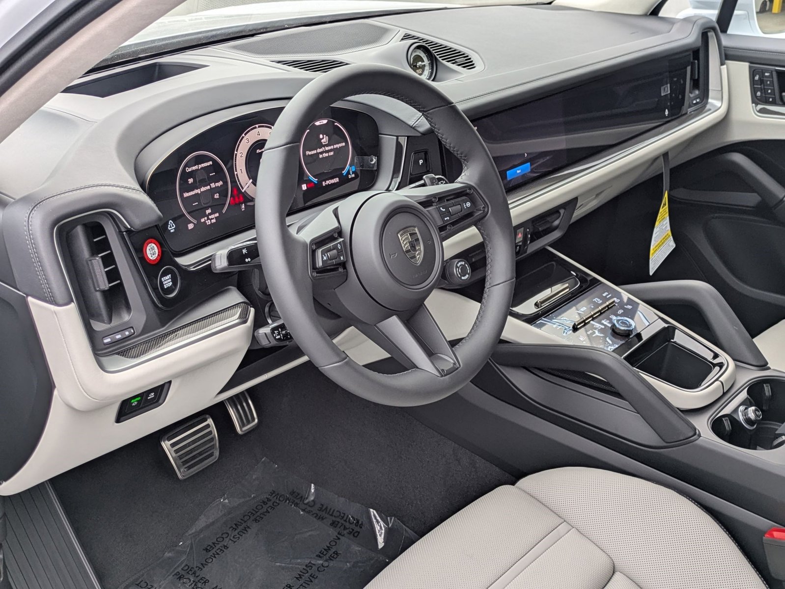 2026 Porsche Cayenne E-Hybrid Turbo photo 4