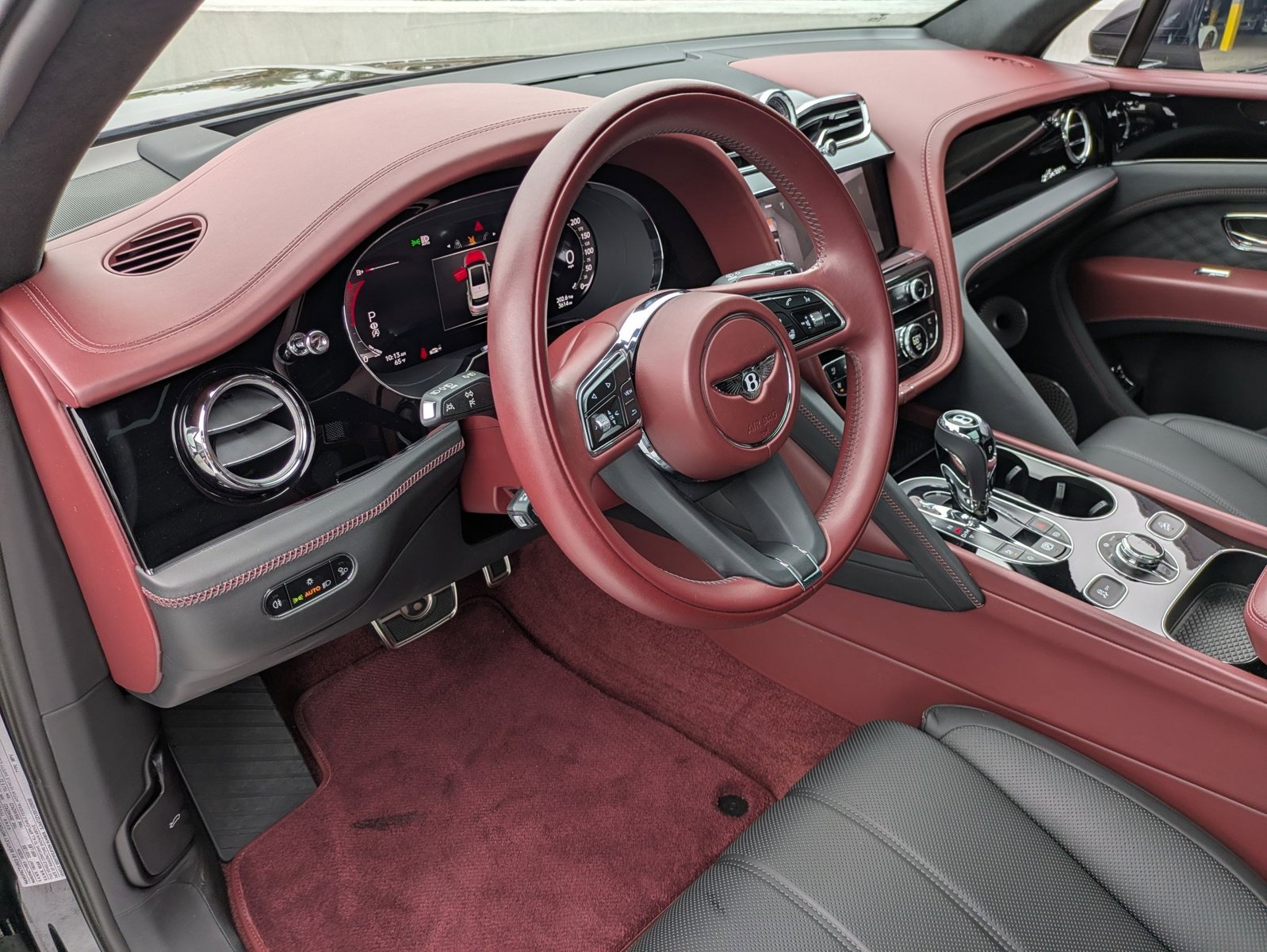 2025 Bentley Bentayga Azure photo 3