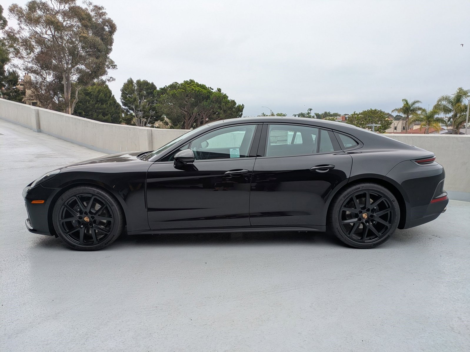 2025 Porsche Panamera 4 photo 2