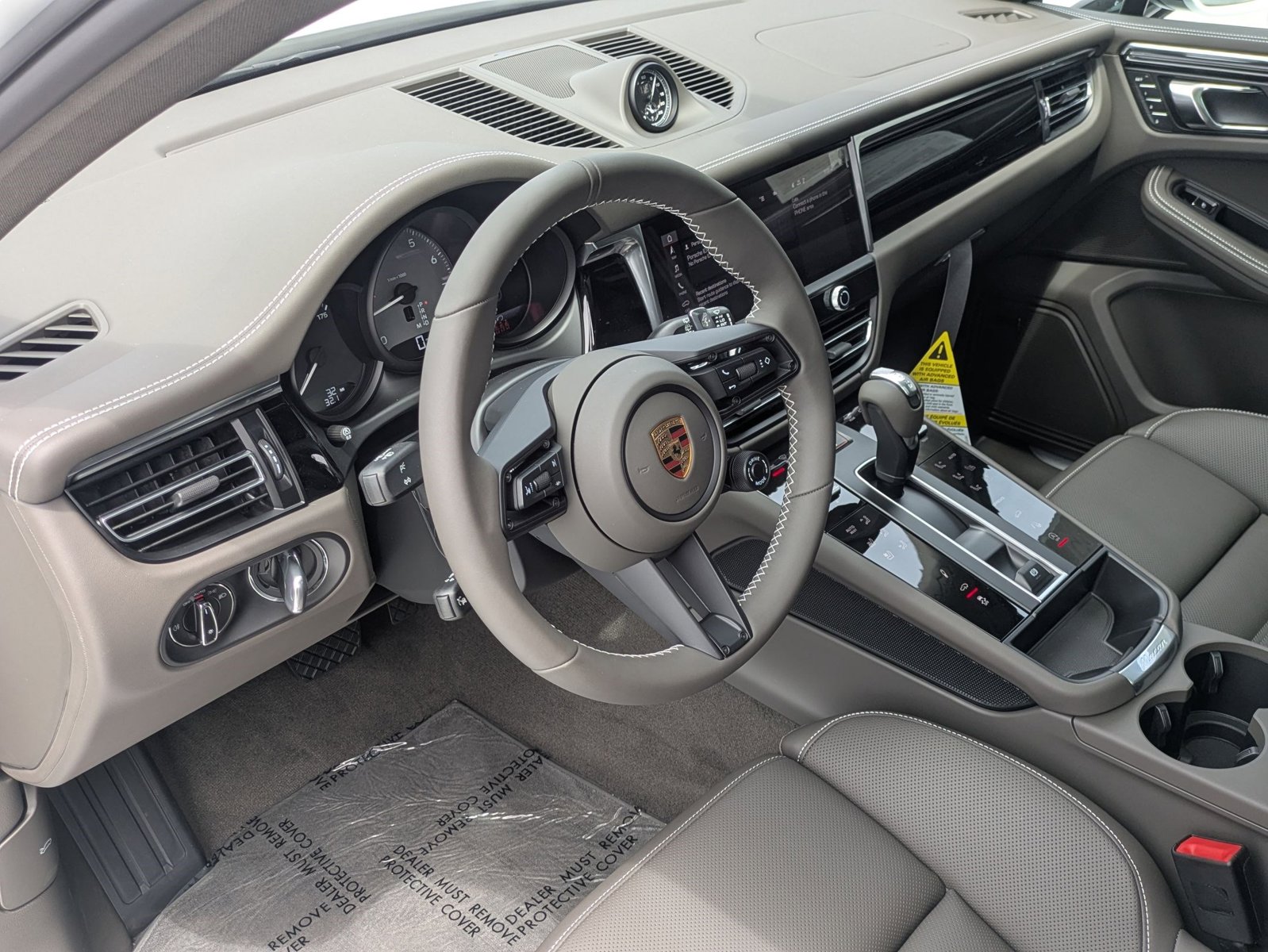 2025 Porsche Macan S photo 4