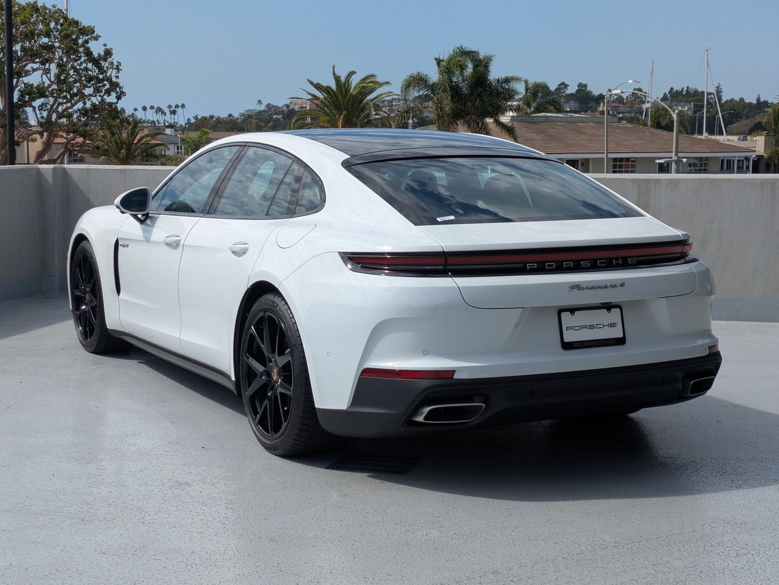 2025 Porsche Panamera E-Hybrid 4 photo 3