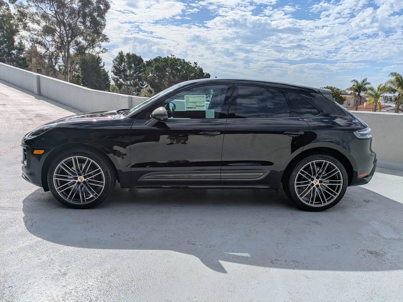2026 Porsche Macan T photo 2