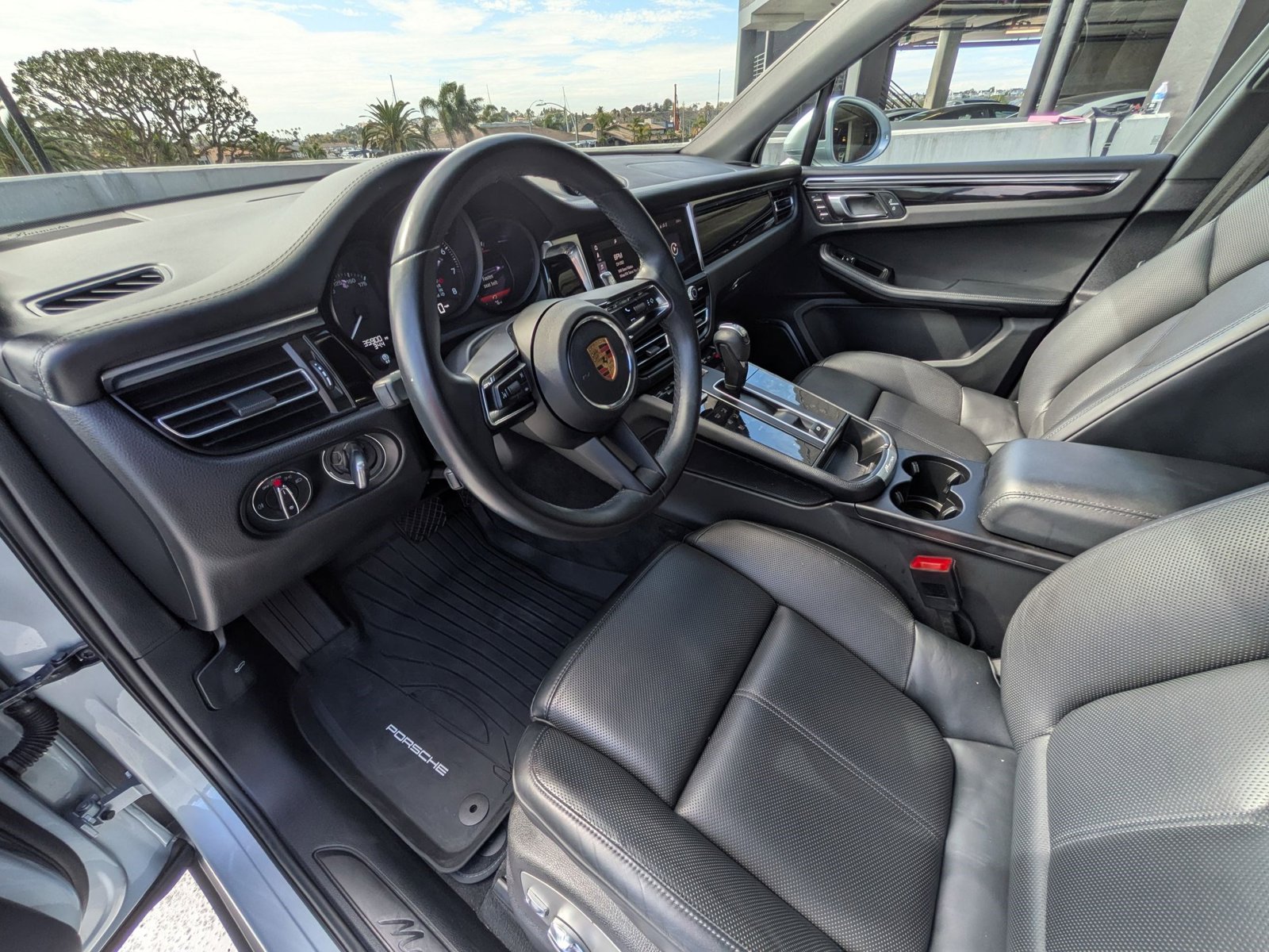 2023 Porsche Macan T photo 4