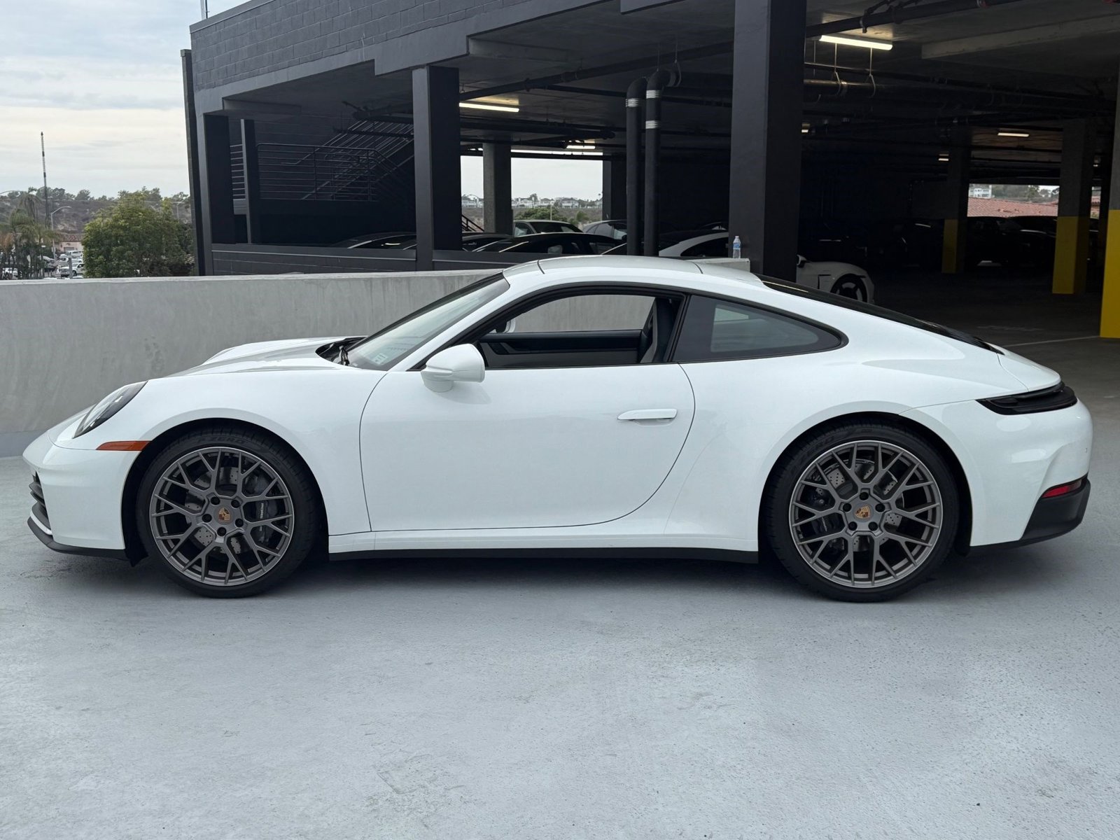 2025 Porsche 911 photo 2