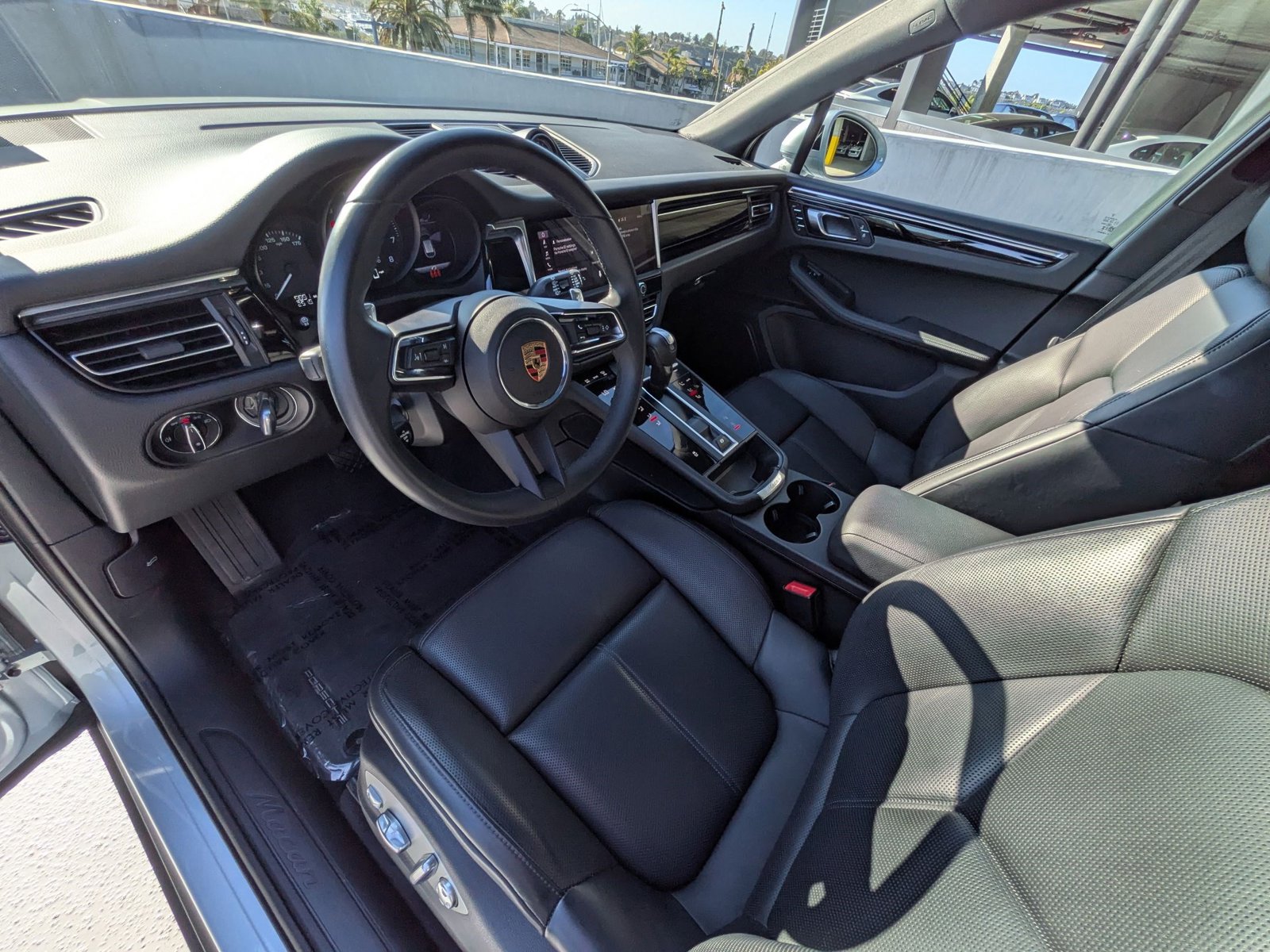 2025 Porsche Macan photo 4