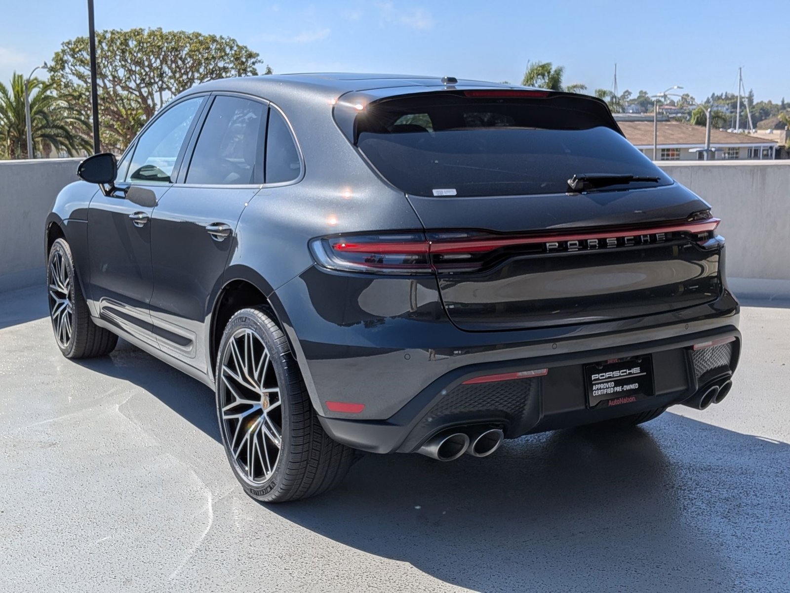 2025 Porsche Macan T photo 3