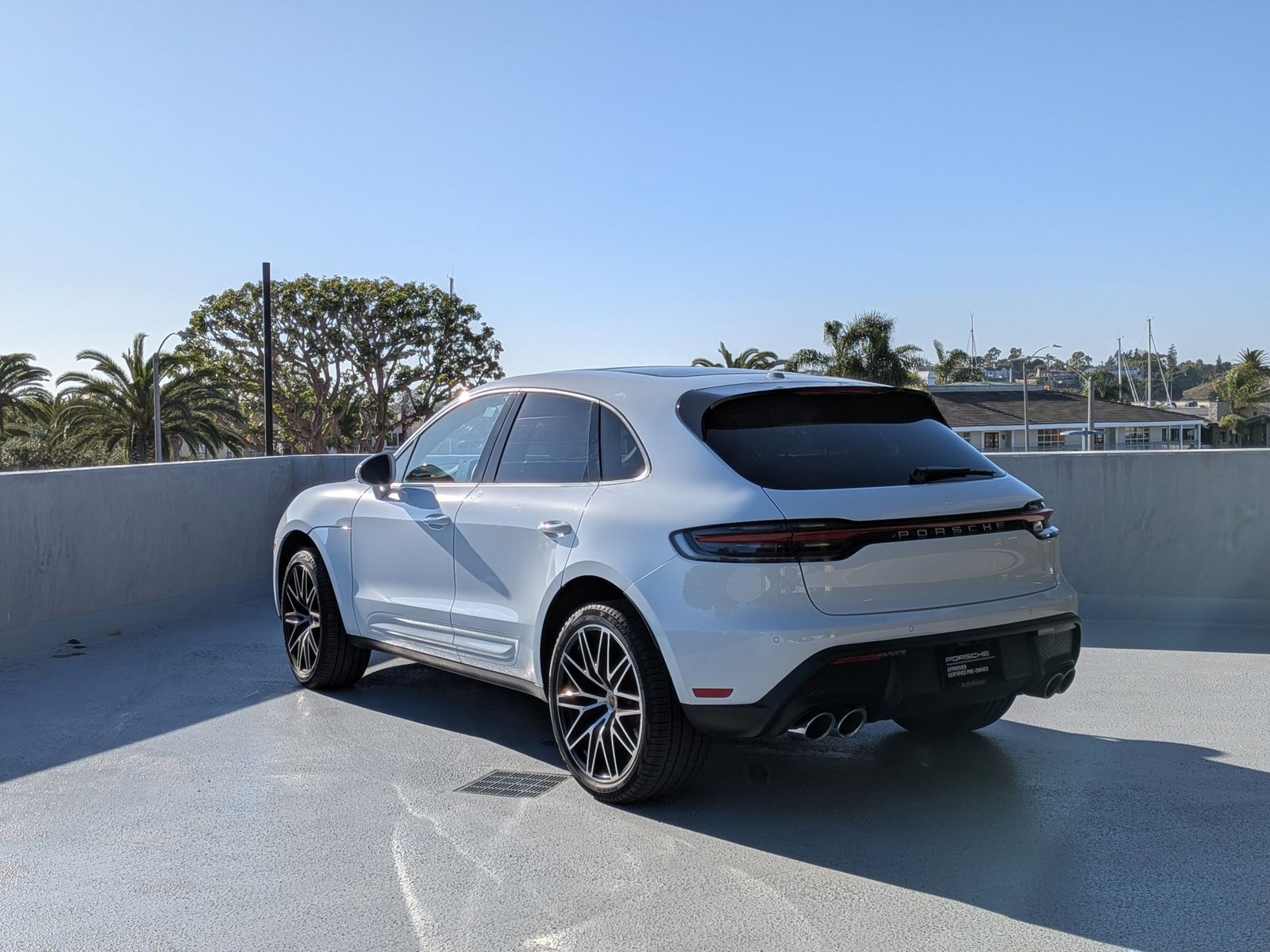 2025 Porsche Macan T photo 2