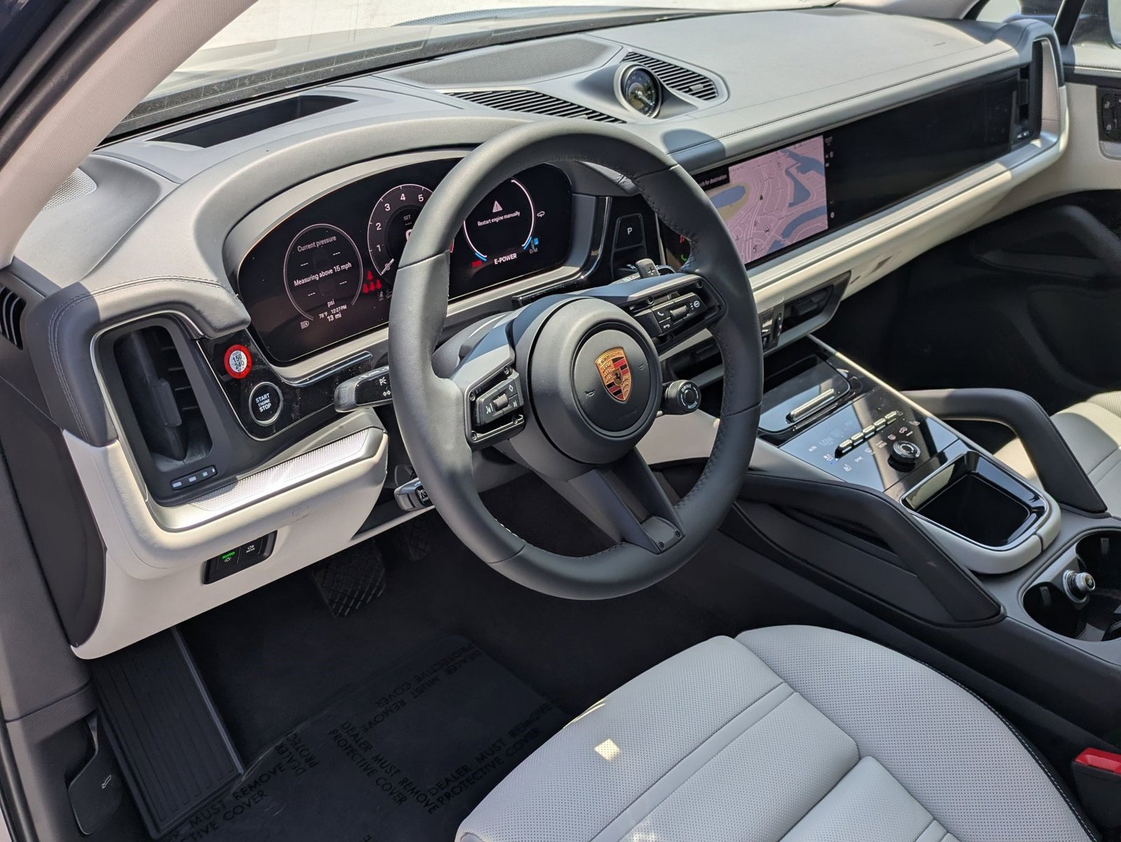2025 Porsche Cayenne E-Hybrid photo 2