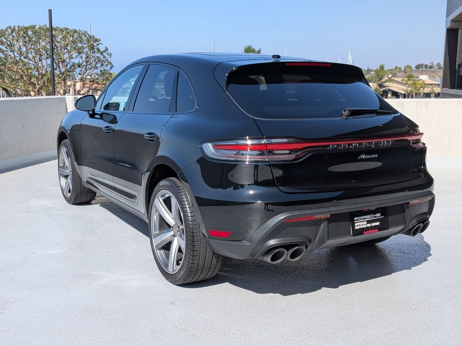 2025 Porsche Macan T photo 3