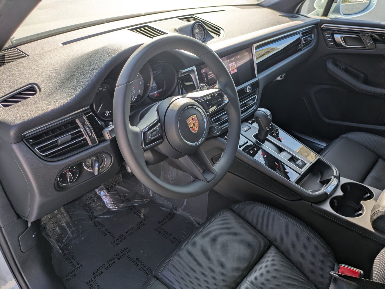 2025 Porsche Macan S photo 4