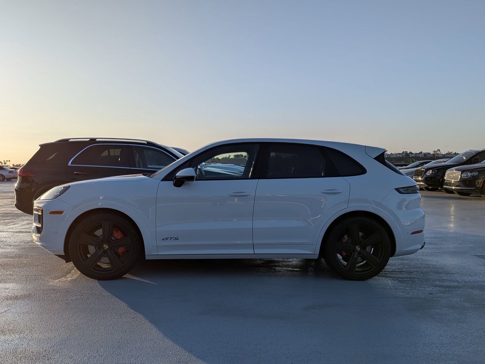 2025 Porsche Cayenne GTS photo 2