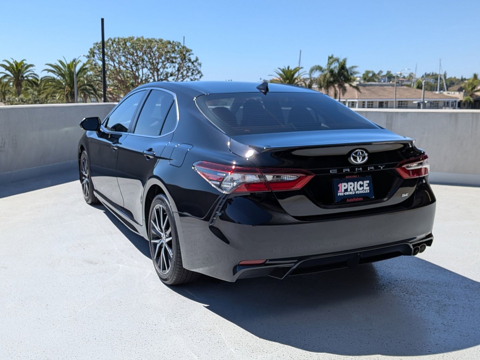 2023 Toyota Camry SE photo 3