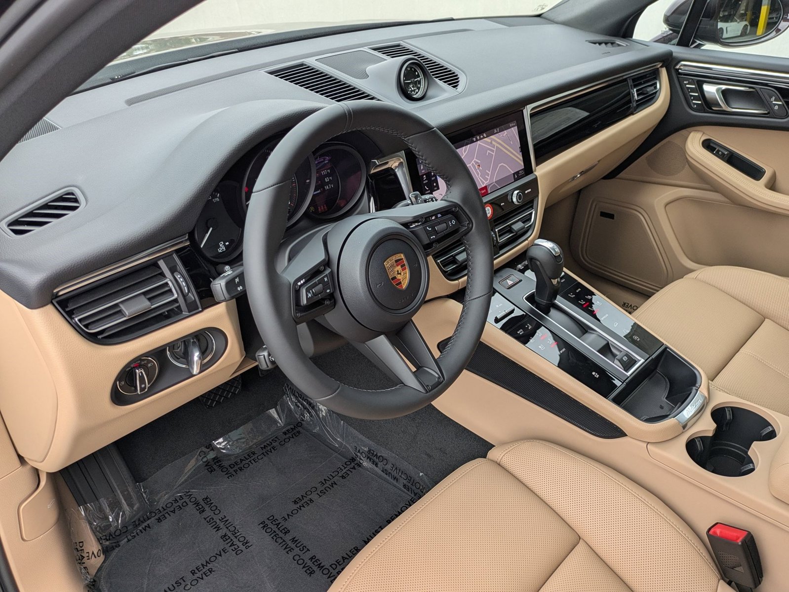2026 Porsche Macan T photo 4
