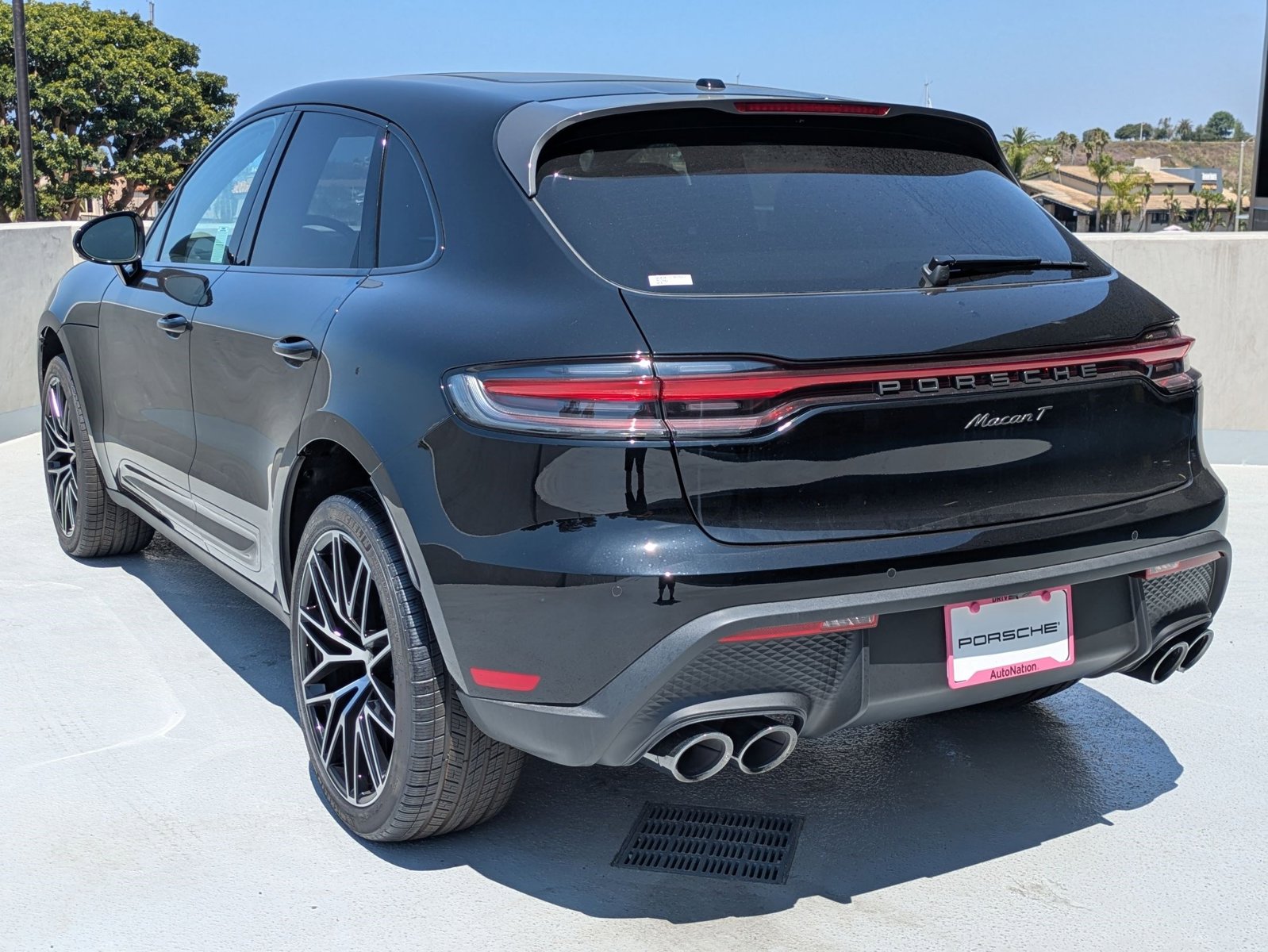 2025 Porsche Macan T photo 3