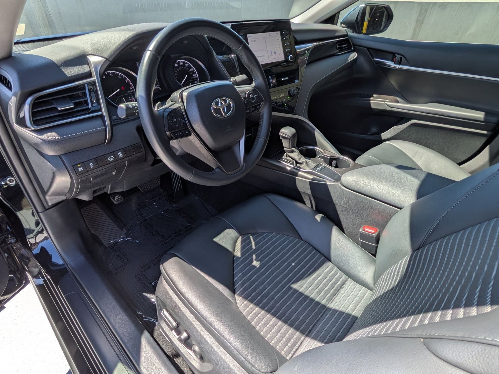 2023 Toyota Camry SE photo 4