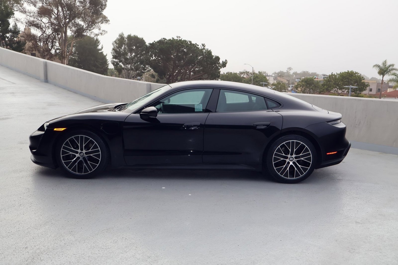 2023 Porsche Taycan photo 2