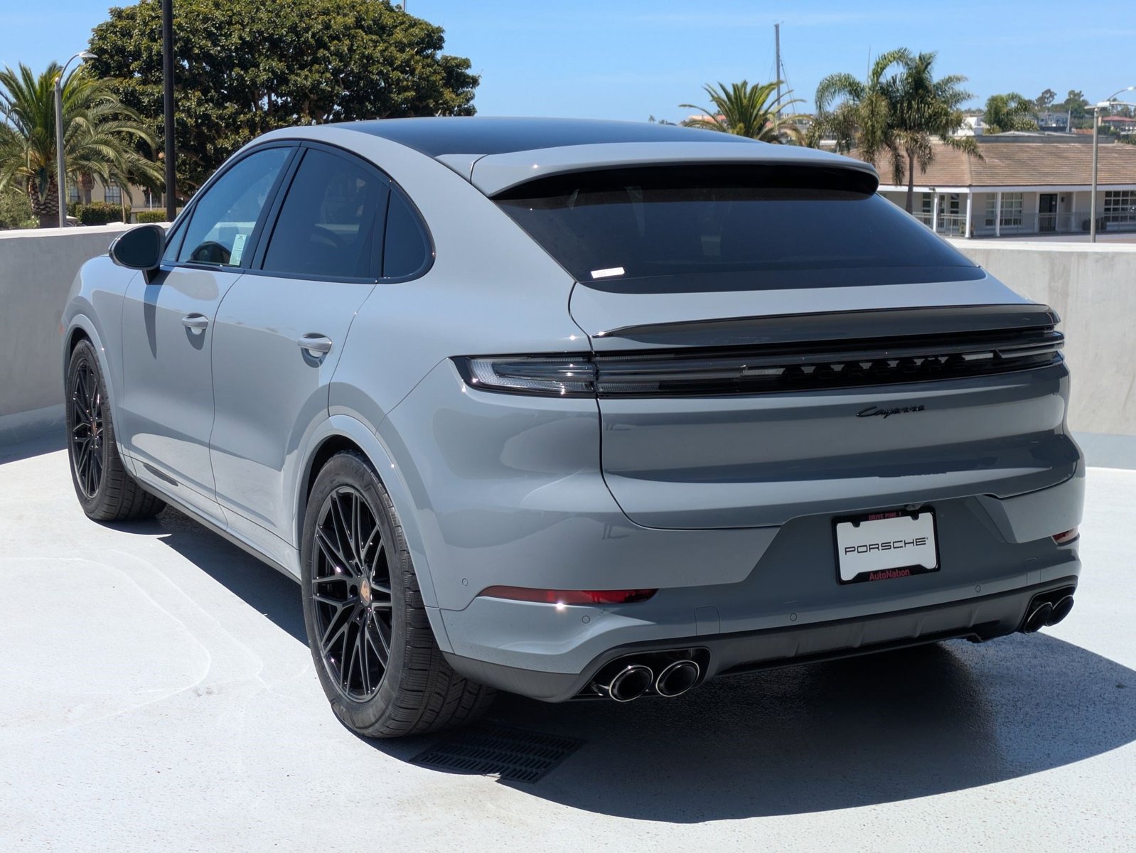 2025 Porsche Cayenne Coupe photo 3