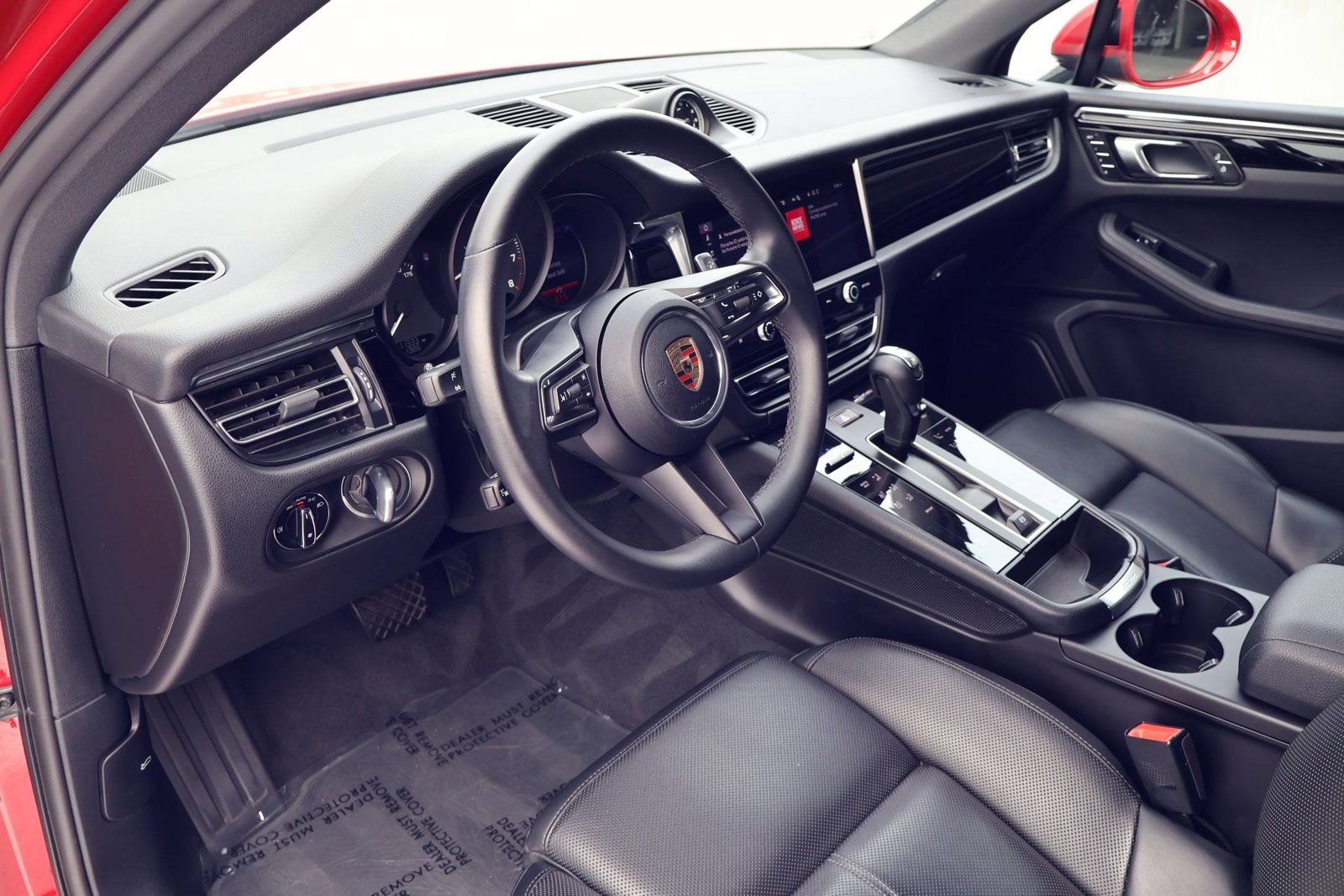 2025 Porsche Macan photo 4