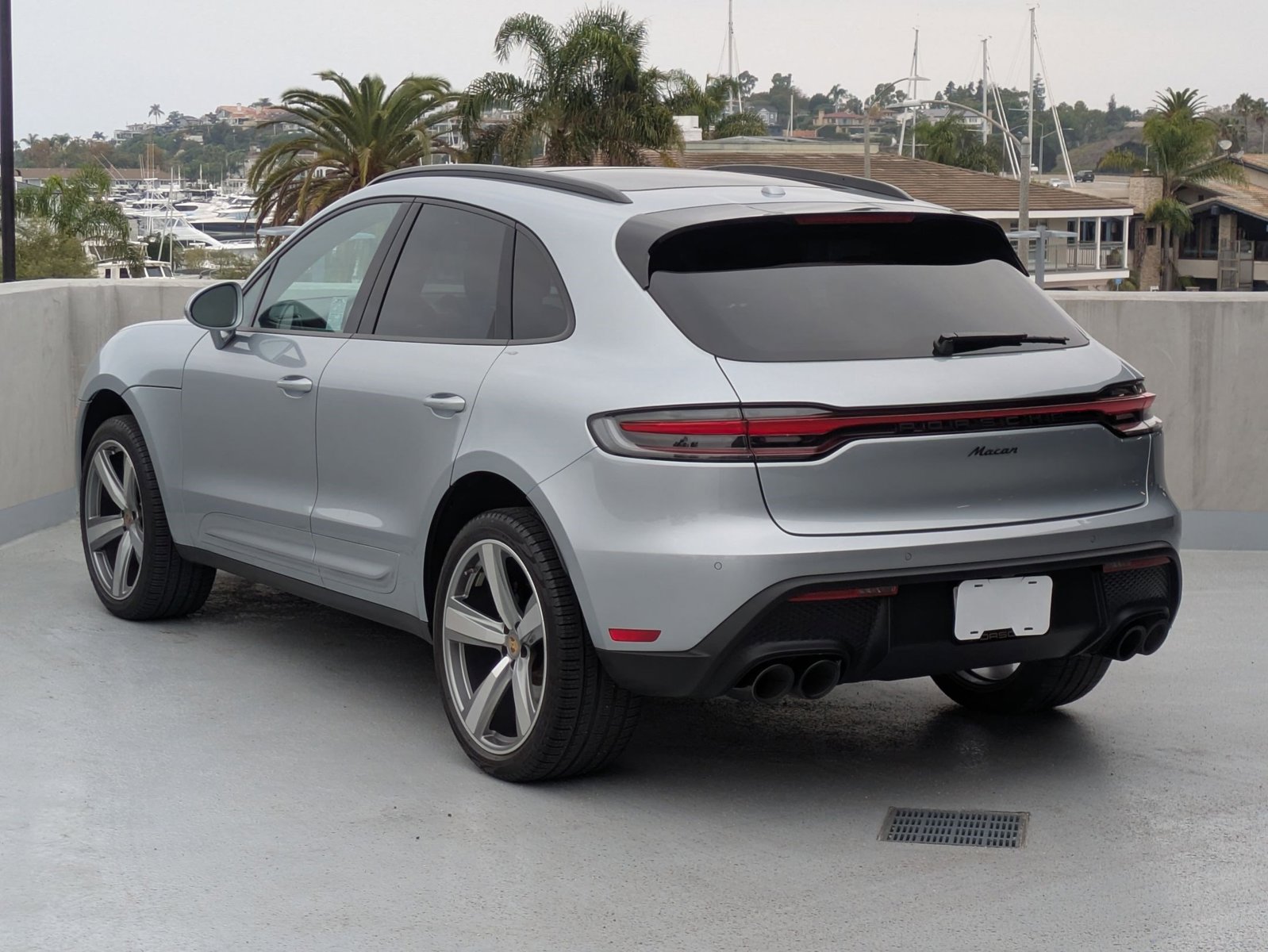 2024 Porsche Macan T photo 3