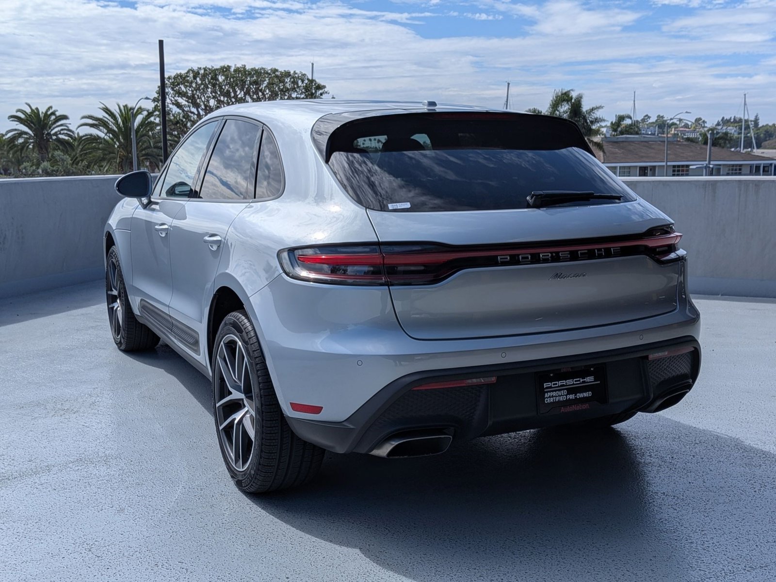 2023 Porsche Macan T photo 3
