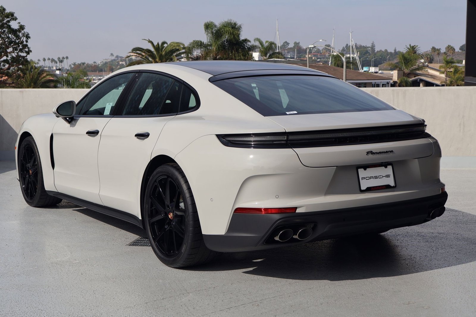 2026 Porsche Panamera 4 photo 3