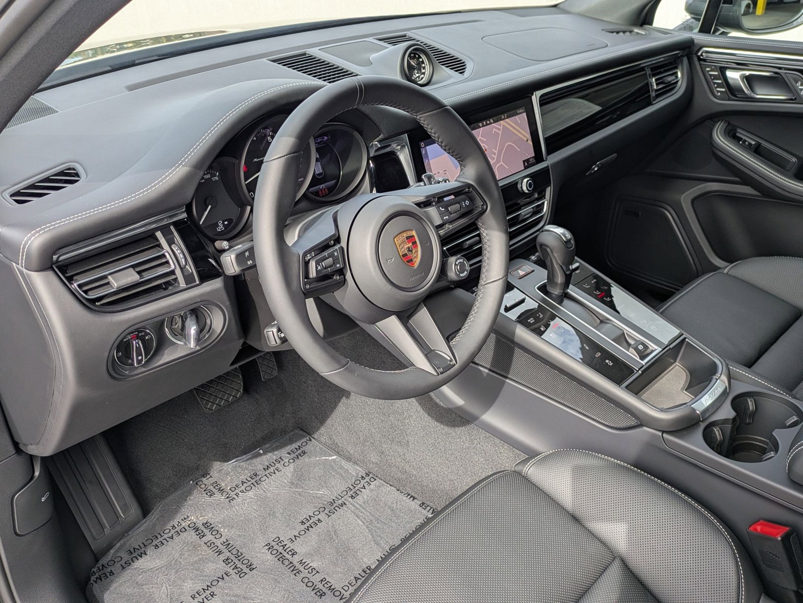 2026 Porsche Macan T photo 4