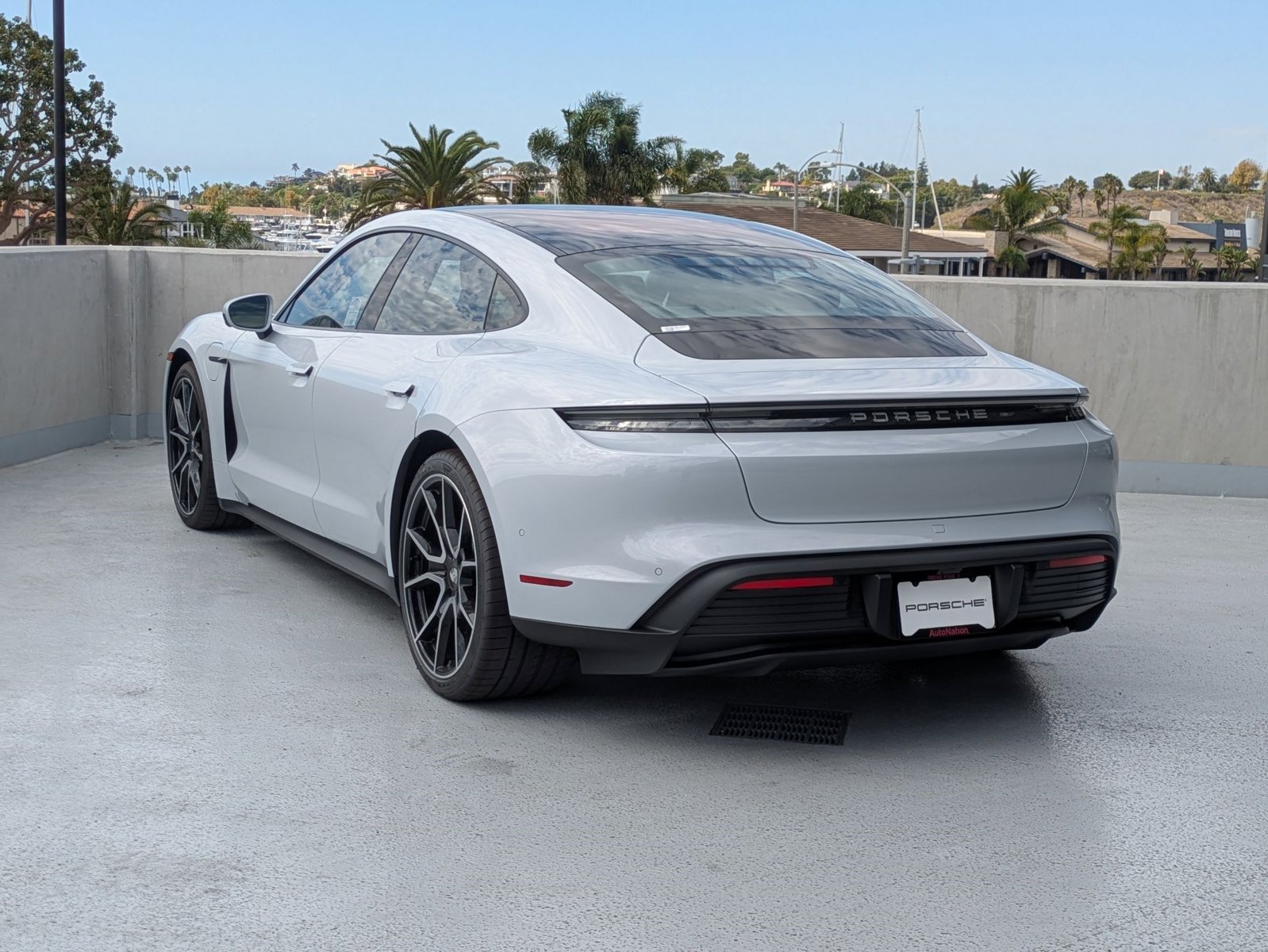 2025 Porsche Taycan 4 photo 3